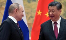 Будет умолять Си: дипломат назвал главную цель визита Путина в Китай