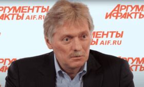 “Они не унимаются”: Кремль нашел виновного в отказе Путина встретиться с Зеленским