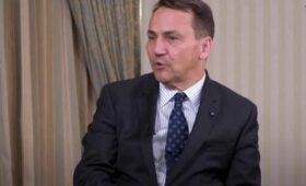 “Путин насмехается над Трампом”: Сикорский сделал заявление после атаки дронов РФ по Польше