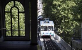 Из-за атаки РФ в Киеве возможны перебои с оплатой проезда в скоростном трамвае и фуникулере