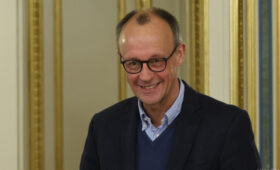 Канцлер Германии предложит место проведения переговоров с РФ, – Sky News