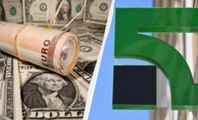«ПриватБанк» снизил цены на валюту: курс доллара и евро 16 сентября