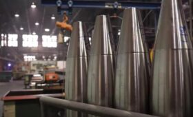 Украина начинает производить оружие в НАТО, чтобы уберечь заводы от ракет РФ, — BI