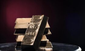 Золото установило новый рекорд на фоне возможного шатдауна в США: сколько стоит