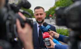 Воздушное пространство Польши нарушили более десяти объектов, – министр обороны страны