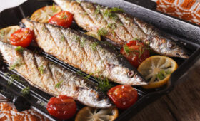 Эту рыбу недооценивают — и очень зря: она в два раза дешевле и полезнее скумбрии
