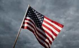 Убийство Чарли Кирка дало противникам США возможности распространять дезинформацию, – СМИ