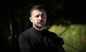 Зеленский ударил санкциями по тем, кто помогает ВПК России и ее “теневому флоту”