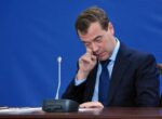 «Он не такой»: разочарованный Медведев размечтался, что «Трамп повернется» на сторону России
