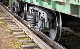 РФ снова ударила по железной дороге в Украине: задерживаются поезда, есть пострадавшие