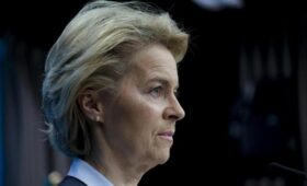Эксперт рассказал, откуда россияне могли препятствовать работе GPS самолета фон дер Ляйен