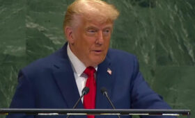 Трамп дистанцируется от войны в Украине и «умывает руки», — NYT