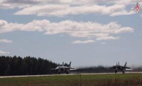 «Цирковой номер для генералов»: аналитики высмеяли российские военные учения