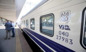 Из-за российского обстрела задерживается ряд поездов: “Укрзализныця” опубликовала список