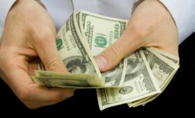 Доллар США рухнул до июльского минимума
