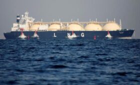 В Китай прибыл уже второй танкер с запрещенным российским газом, – Reuters