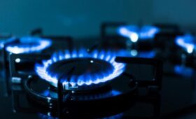 Месячные цены на газ в Украине резко пошли вниз: какие тарифы установили поставщики