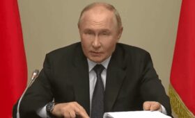 Путин требует обсудить вопрос расширения НАТО для мирного соглашения по Украине