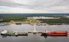 Ключевой нефтяной хаб в России возобновил работу после украинской атаки, — Bloomberg