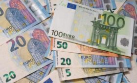 Украинцы массово бросились скупать евро: аналитик назвал причину