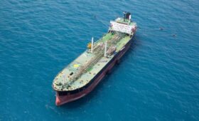 Британия ударила санкциями по крупнейшим нефтяным компаниям России