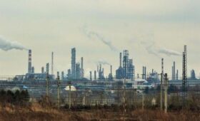 Крупные государственные НПЗ Китая приостановили закупку российской нефти, — Reuters