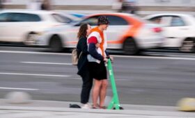 Тротуары возвращаются пешеходам: Рада готовит запрет для электросамокатов