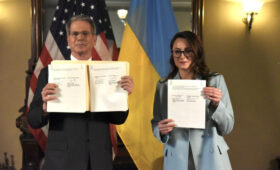 Бессент накричал на Свириденко во время переговоров: издание NYT поделилось деталями