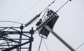 В ряде областей Украины вводят графики отключения света после атаки РФ