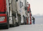 Тысячи китайских грузовиков застряли на границе Казахстана, направляясь в РФ, — Forbes