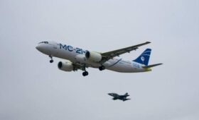 Недофлагман авиации РФ: еще один «импортозамещенный» МС-21 совершил первый полет (фото)