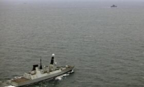 Корабль королевского флота Великобритании «вел» российский эсминец в Ла-Манше