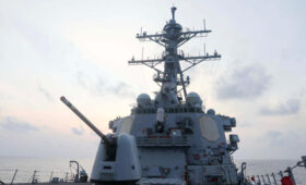 США перебрасывают на Гавайи эсминцы и подводные лодки, готовясь к войне с Китаем