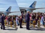 Трамп «зажег» прямо на аэродроме по прибытию в Малайзию (видео)