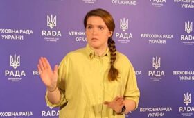 «Два часа стучала в дверь разными частями тела»: Безуглая устроила скандал в Раде