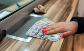 Прогноз курса доллара до 19 октября: банкир рассказал, ждать ли сногсшибательных изменений