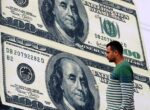 Доллар полетел вниз из-за шатдауна в США