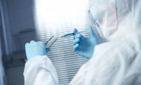 Миллионы смертей: ВОЗ бьет тревогу из-за распространения супербактерий