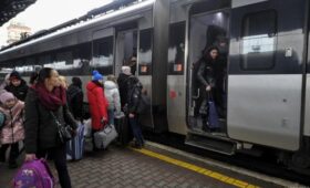 Убытки Укрзализныци от пассажирских перевозок должно взять на себя государство, а не бизнес, — эксперт