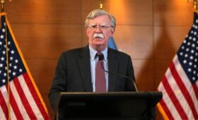 «Это продажа Украины»: Болтон резко «разнес» мирный план Трампа