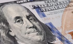 Сколько будут стоить 100 долларов в Украине: прогноз банкира до 9 ноября