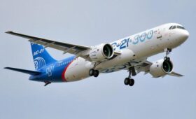 «Не долетит»: российскому пассажирскому самолету МС-21 радикально урезали дальность