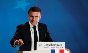 Макрон в Китае будет просить Си повлиять на Путина относительно Украины