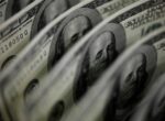 Сколько будут стоить 100 долларов в Украине: прогноз банкира до 7 декабря