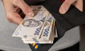 Стоит ли сейчас покупать валюту: банкир рассказал, куда выгоднее вкладывать средства