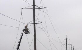 Ночная атака России: в ряде областей Украины изменили графики отключений света