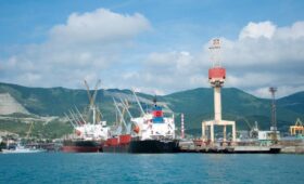 Крупнейший российский порт возобновил загрузку нефти после украинской атаки, — Reuters