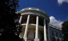 США угрозами заставляют Украину принять «мирный план» немедленно, — Reuters