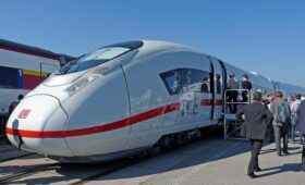 Сквозь пустыню с ветерком: популярная африканская страна запускает скоростные поезда