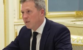 Министр армии США Дрисколл встречается с россиянами в ОАЭ, — CBS News